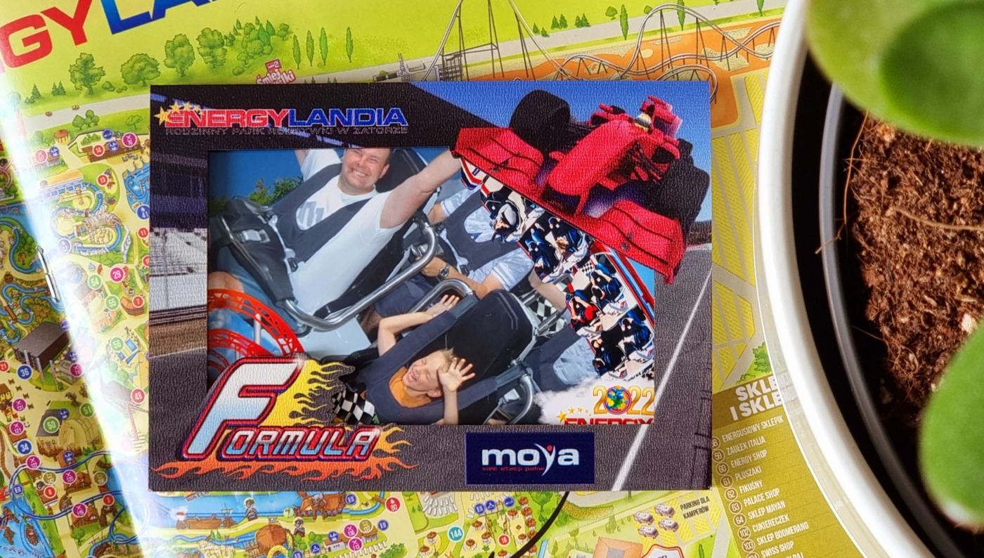 Magnes ze zdjęciem z rollercoastera Formuła